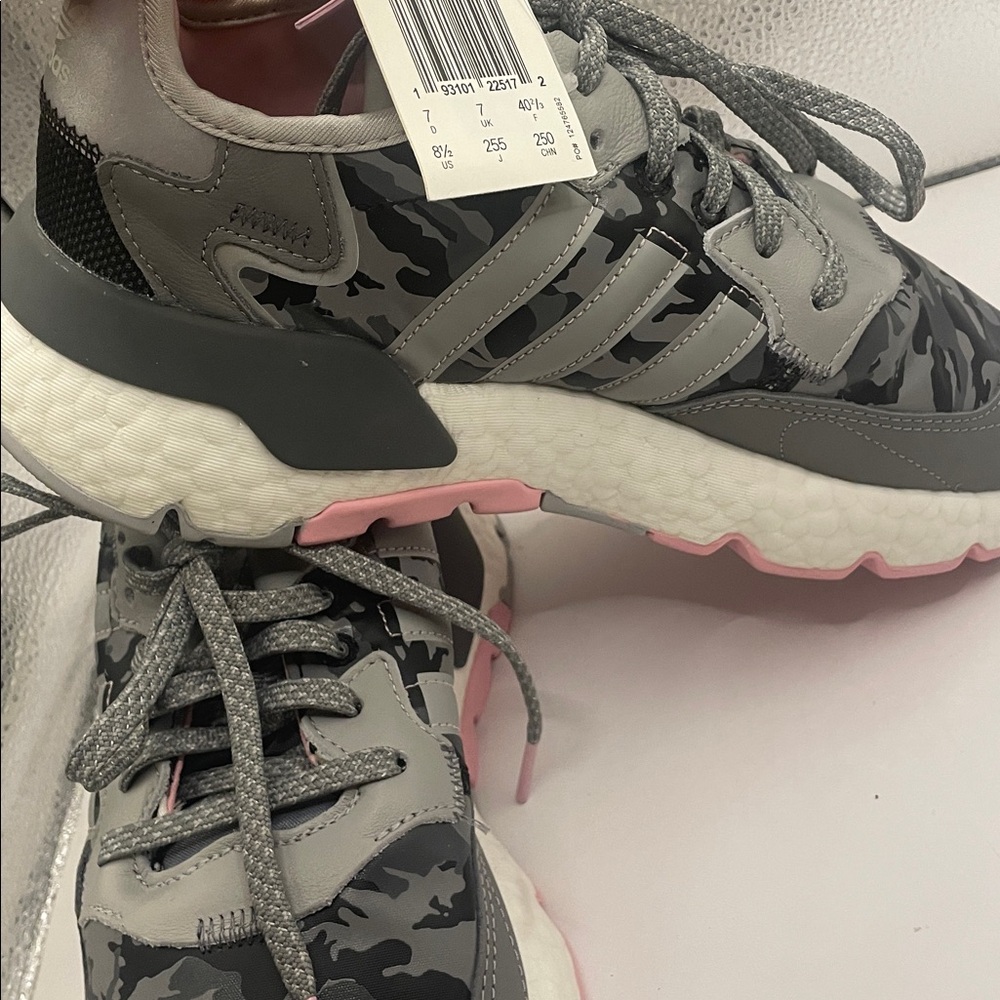 Adidas Women's Gray and Pink Sneakers 000816